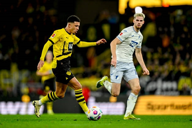 Borussia Dortmund thua sốc, Jadon Sancho vẫn gây ấn tượng mạnh_6953912ad5f04.jpeg