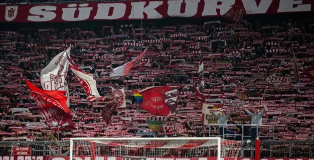 Chiến thắng của Bayern Munich trước Benfica bị phủ bóng bởi bi kịch của người hâm mộ_6953861d95dd6.jpeg