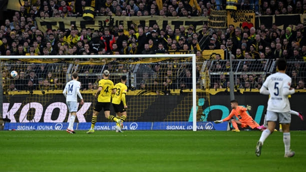 Hàng thủ “mơ ngủ”, Borussia Dortmund thua sốc trên sân nhà_6953913194b13.jpeg