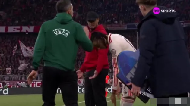 Hành động nguy hiểm của Michael Olise ở trận Bayern – PSG_6953843ae44b7.png