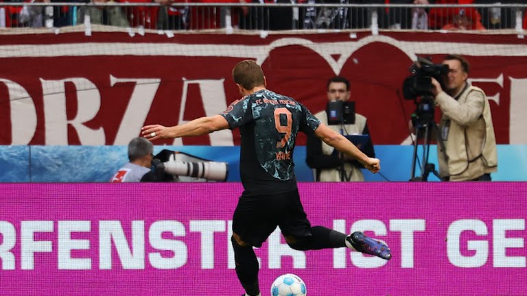 Leverkusen sẩy chân, Bayern gia tăng khoảng cách trong cuộc đua Đĩa bạc_69538031d7743.jpeg