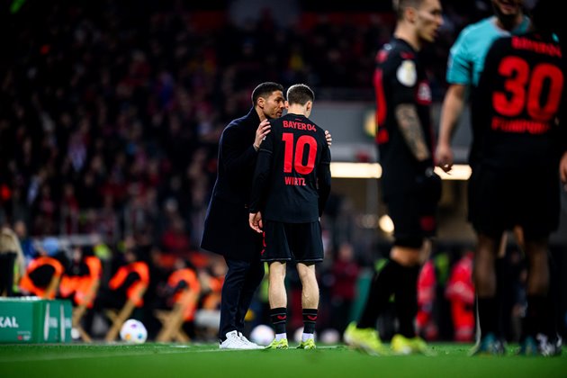 Manuel Neuer ngả mũ với Xabi Alonso_6953925879cd5.jpeg