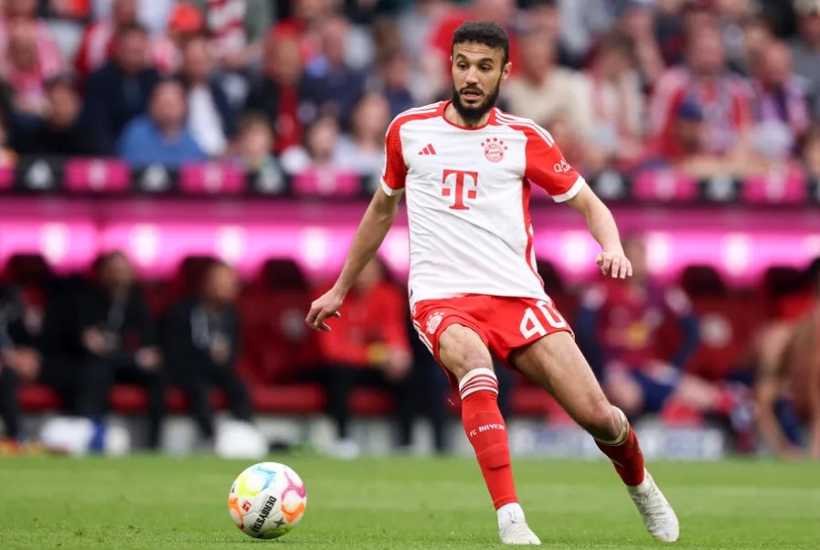 Mazraoui đối mặt với tương lai bất định tại Bayern_69538f50f2dec.jpeg