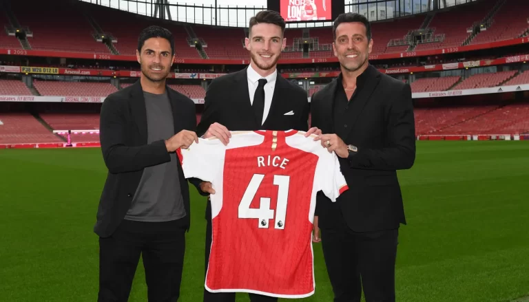 Nghịch lý Ngoại hạng Anh: HLV chịu trận thay cho Giám đốc thể thao_695371a7144d2.webp