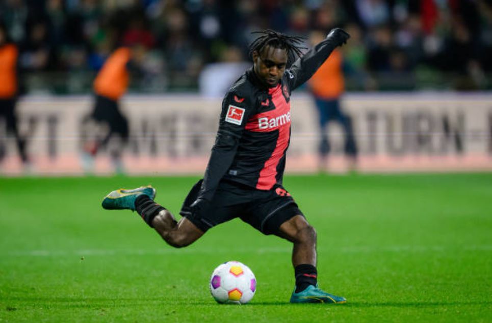 NÓNG! Tiến gần Mazraoui, Man United vẫn nhăm nhe Frimpong_69538bc222429.jpeg