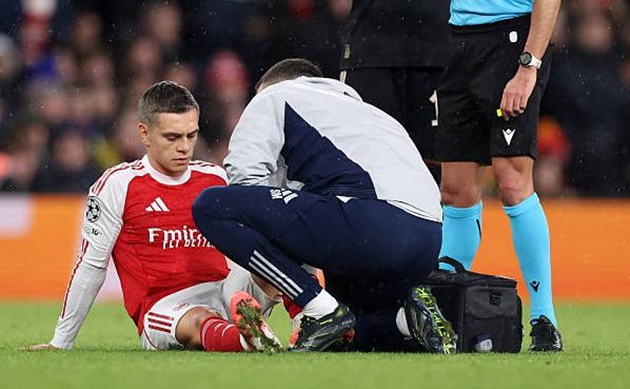 Thắng Bayern, Arteta tiết lộ tình hình chấn thương của Trossard_69537223106b7.jpeg