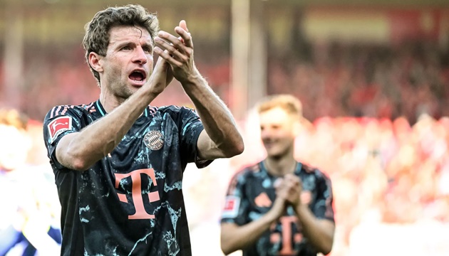 Vì sao CĐV Heidenheim chỉ vỗ tay cho Thomas Muller của Bayern?_69537af89649d.jpeg