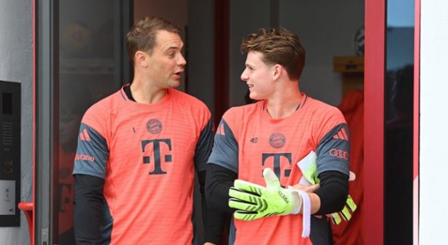 Bayern Munich đấu Gladbach: Vincent Kompany xác nhận Jonas Urbig bắt chính thay Manuel Neuer_695ba526144e6.jpeg