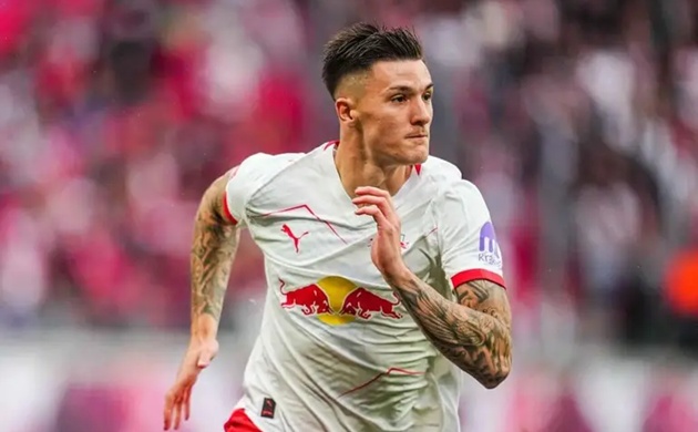 Benjamin Sesko và mùa hè bị “bỏ quên”: Cơ hội cuối dành cho Newcastle?_695ba9939b480.jpeg