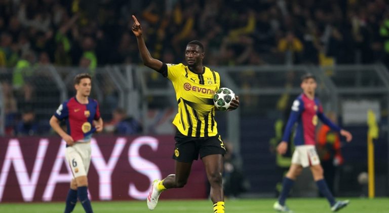 Đánh bại Barca 3-1, sao Dortmund lập kỷ lục tại Champions League_695bad5656258.jpeg