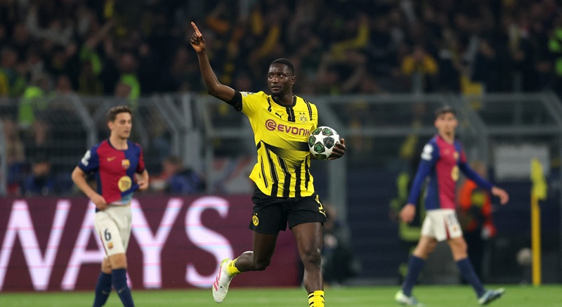 Đánh bại Barca 3-1, sao Dortmund lập kỷ lục tại Champions League_695bad5656258.jpeg