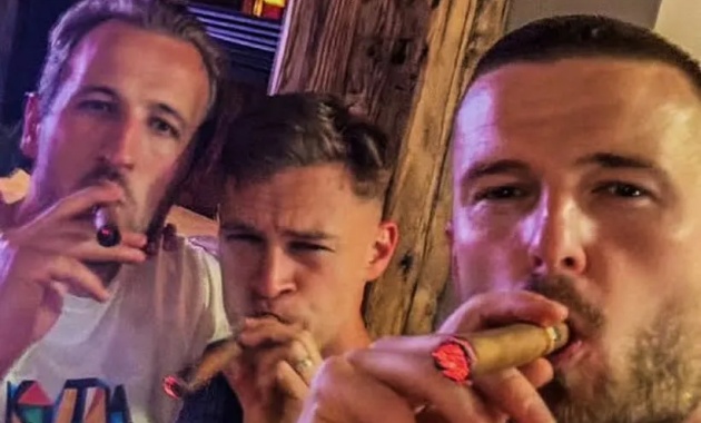 Harry Kane hút xì gà_695bac2417e7a.jpeg