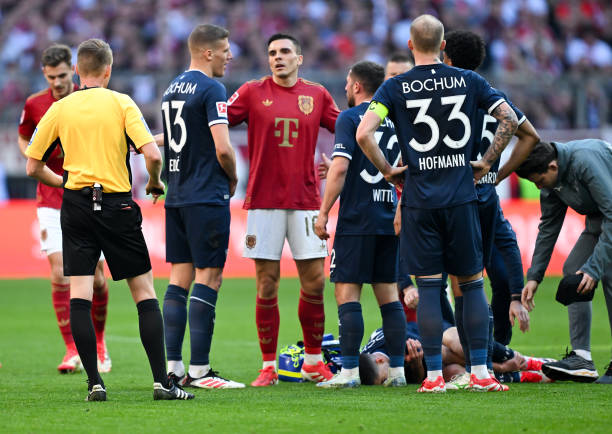 Quá thất vọng, “tội đồ” bỏ về ngay sau trận thua của Bayern_695bafa358e4d.jpeg