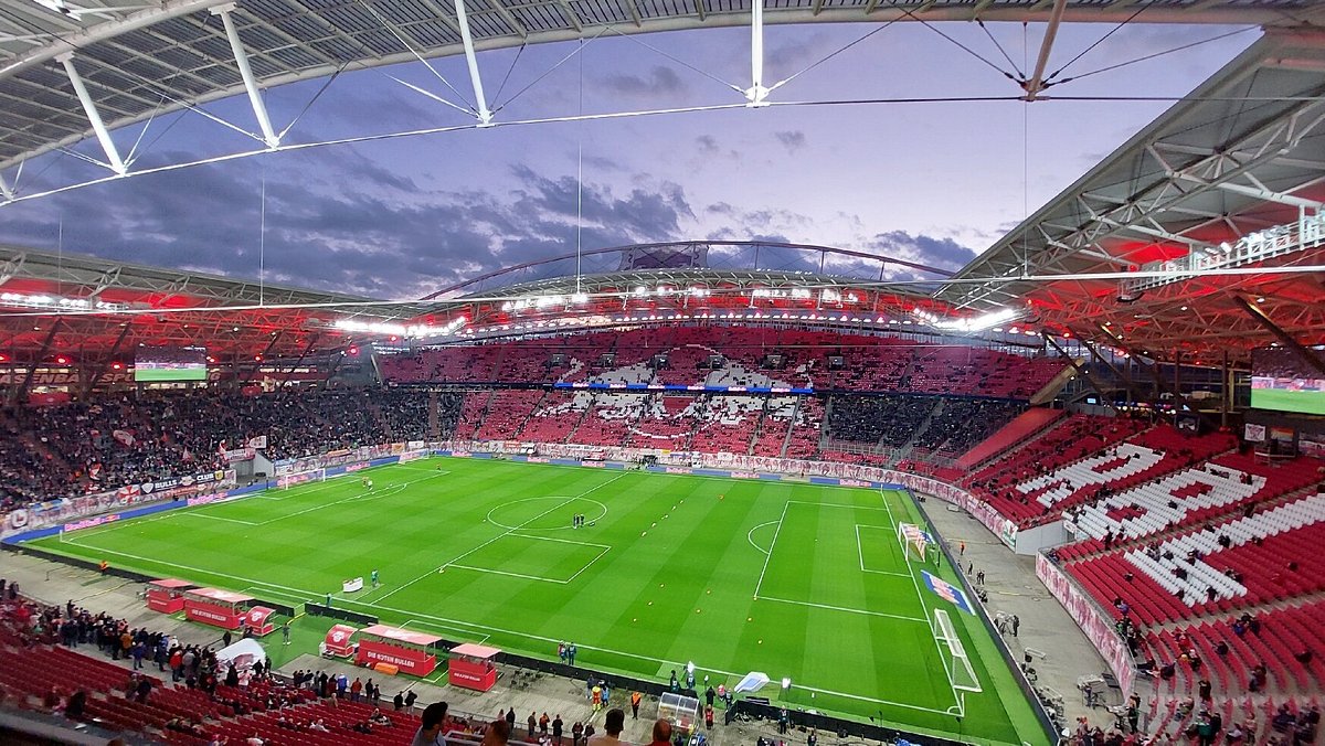 Sân vận động Red Bull Arena: Di sản Đông Đức và biểu tượng đương đại của Leipzig_695ba97d8914a.jpeg
