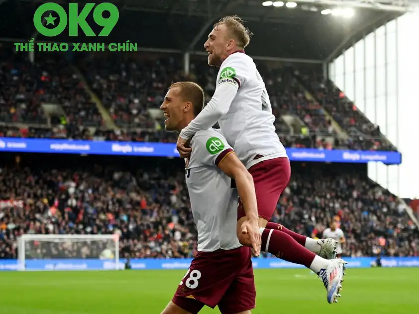 OK9 COOL – Đánh giá Cuộc Đối Đầu Giữa West Ham và Crystal Palace: Khủng Hoảng Ẩn Náu tại Búa Tạ_69859207da746.webp